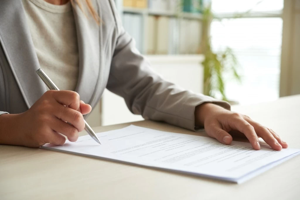 cropped-mid-section-unrecognizable-woman-signing-document_1098-18908.jpg
